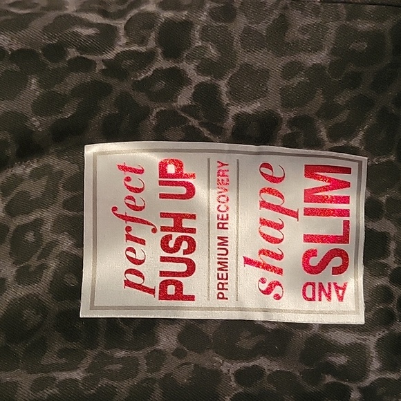 NWT: BOLD elements Cut to Curve Skinny Jeans - Picture 8 of 15